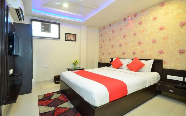 Ashu Hotel by OYO Rooms