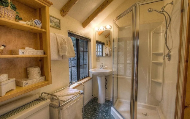 Zephyr Cabin 3 Bedroom Home by RedAwning