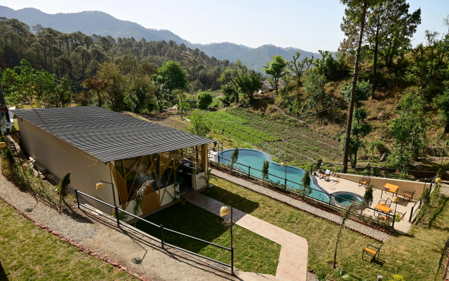 Paradise Pool Resort