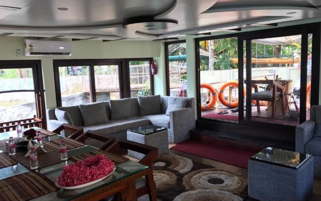 Indiavacationz Houseboat