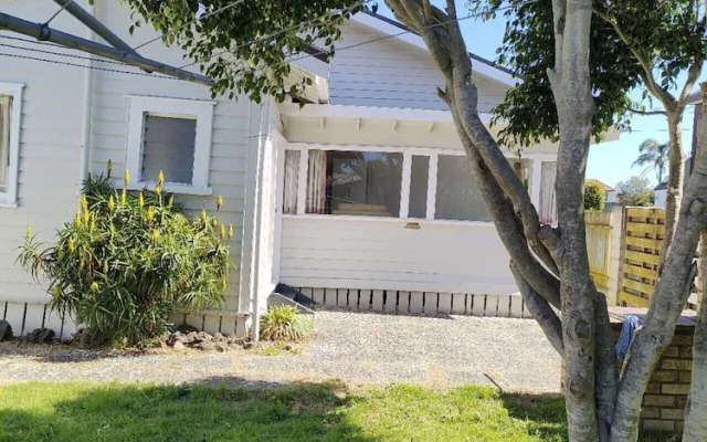5 Bedroom House 7 Rangiatea Road