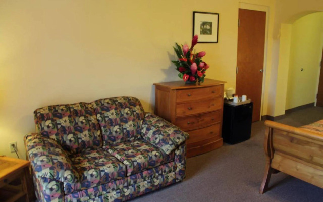 Tradewinds Hotel