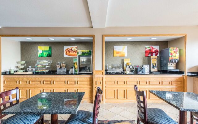 Cardinal Inn & Suites