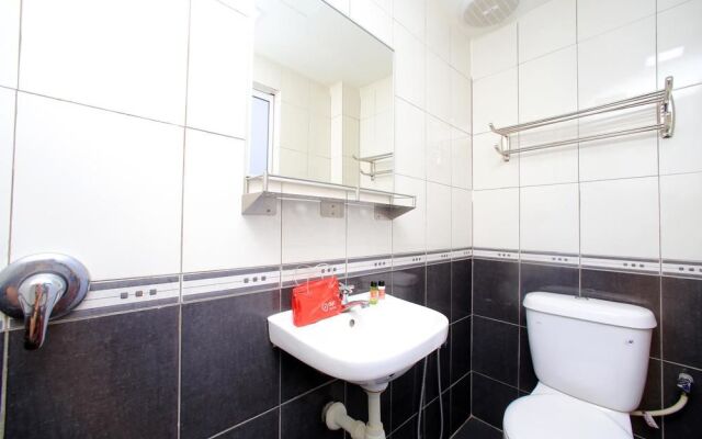 OYO 124 Hotel Seniman Sentul