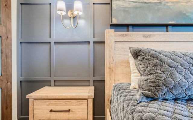 Slopeview Sanctuary 4 Bedroom Home by RedAwning