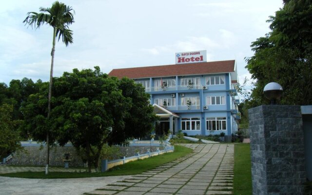 OYO 593 Bach Duong Hotel