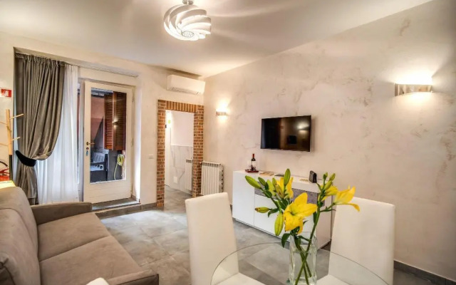Tritone Top House