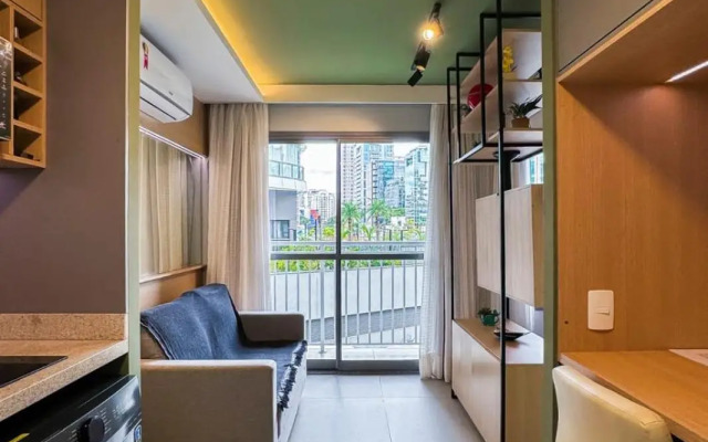 Studio novíssimo, completo e muito bem localizado