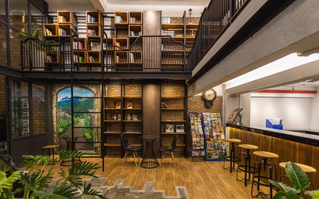 Hobnob Hostel - Adults Only