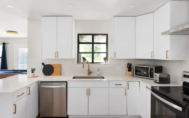 Charming Modern Retreat in Austin