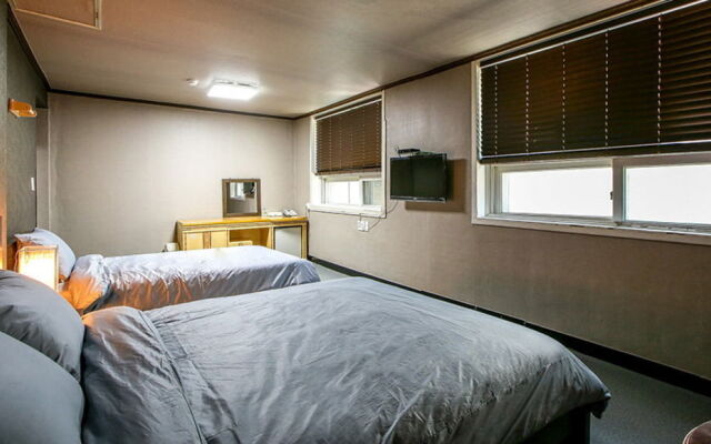 Seven Motel