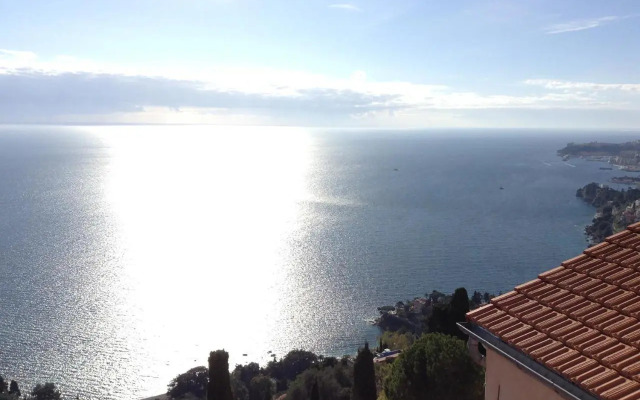 Dans village médiéval piétonnier, Suite exécutive vue mer exceptionnelle