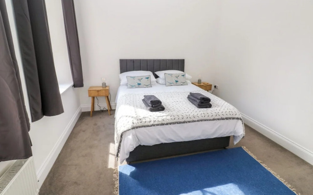 2 Regent Mews