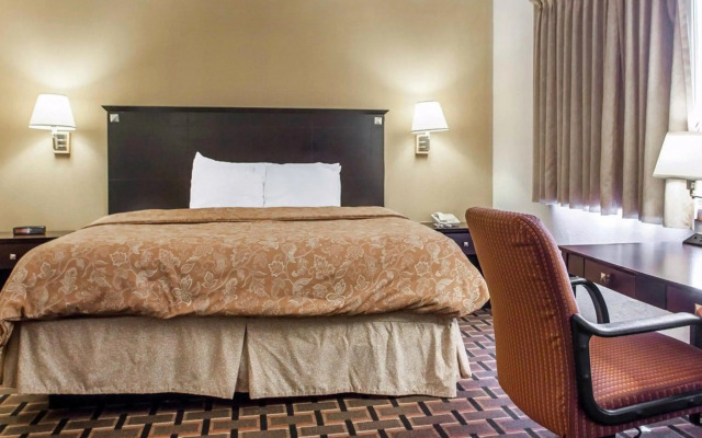 Clarion Pointe Bettendorf - Quad Cities