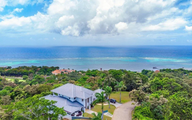 Ocean Pearl 4 Bedroom Home by RedAwning