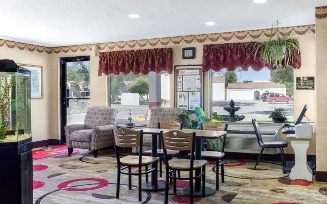 Econo Lodge Grand Forks