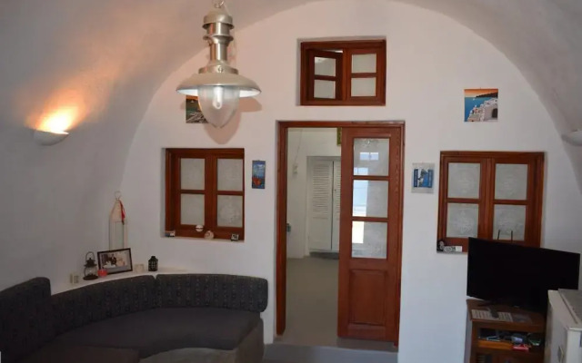 Tzannis Cave House