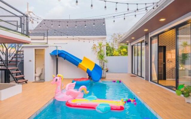 Wonder Hills Pool Villa