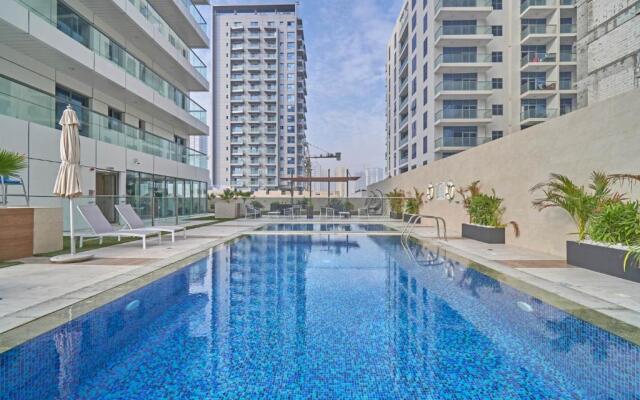 Stella Stays Pristine Studio Dubai JVC Large Terrace