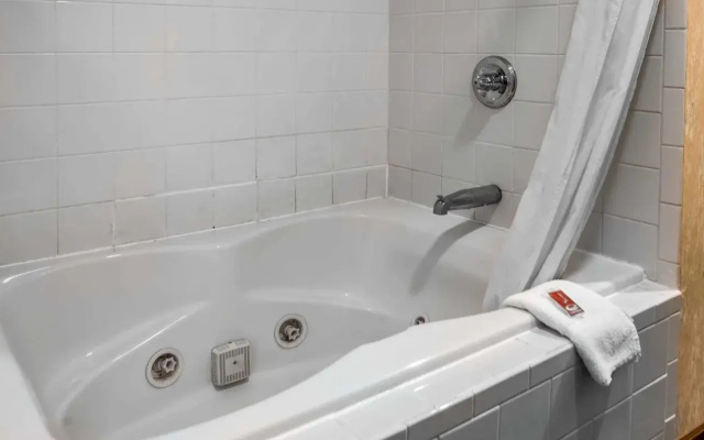 Economy Inn & Suites
