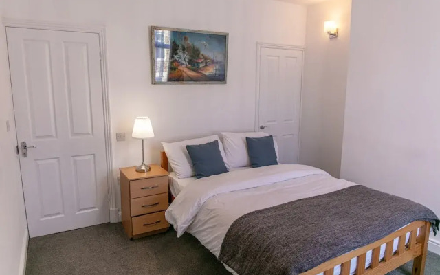 Inviting 3-bed House in Leicester