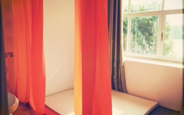 Shenlou International Youth Hostel