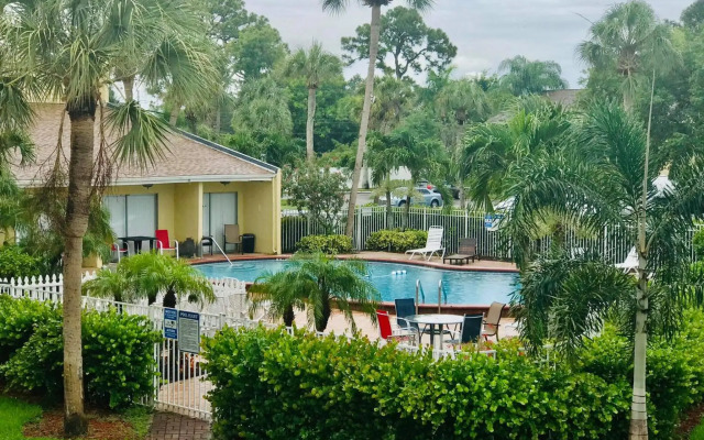 Spacious Condo close to Siesta