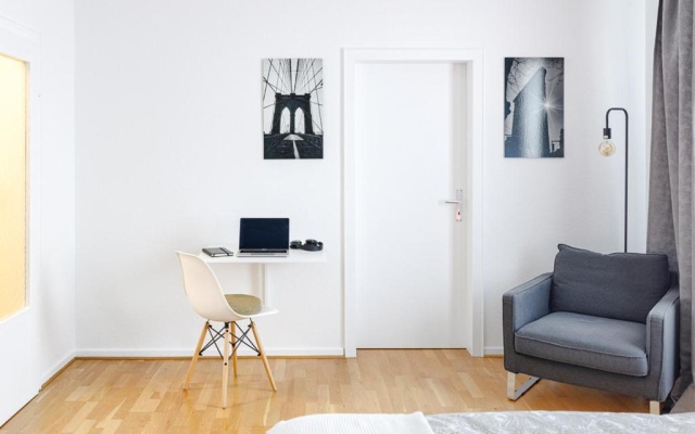 Stylish apartment - 3 Min walk to Wuppertal main train station - Close to the University - Kitchen - Netflix