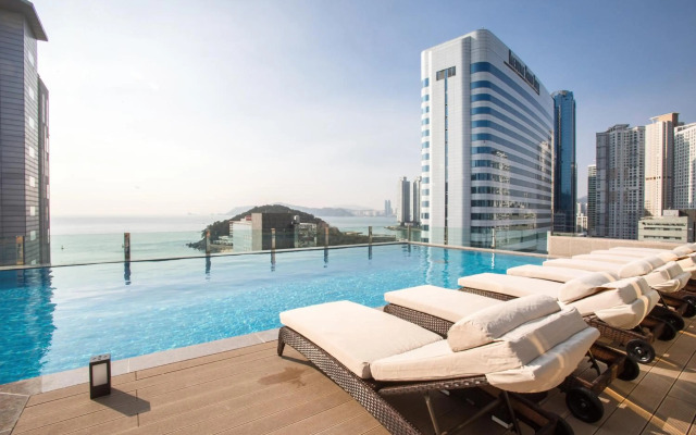 Baymond Hotel
