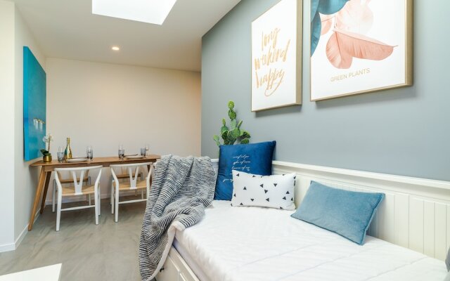Browns Bay Brand New Super Modern 2