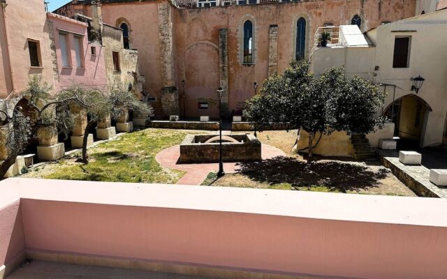 Roussos Place - Next To Splantzia Square - 2bd 2ba