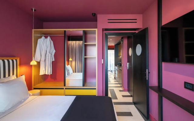 The Pal Living in a Concept