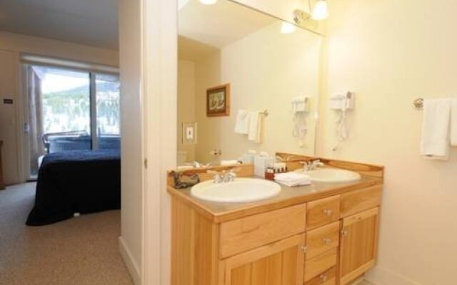 Saddle Ridge Townhomes