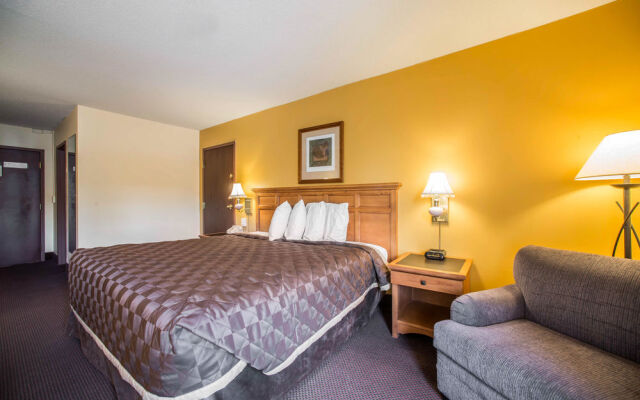Econo Lodge Marion, IN, 46952