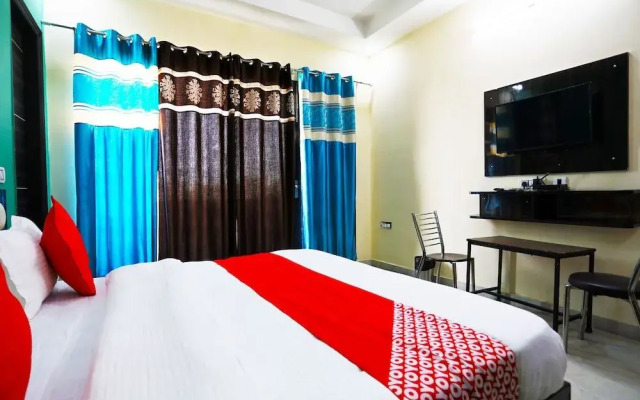 OYO 9382 Hotel Homestay