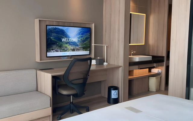 Atour Hotel (Tongxiang Zhenxing Road)