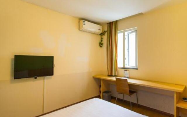 7Days Inn Shanghai Daning International Commercial Plaza YanChang Subway Station