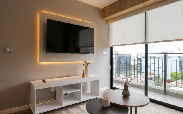 w Comfortable 1BR w Modern Balcony in San Isidro