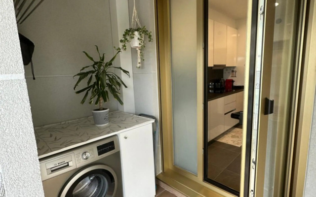 A estrenar amplio con piscina y parking