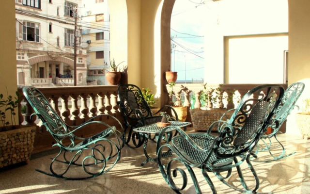 Bello Vedado Apartment