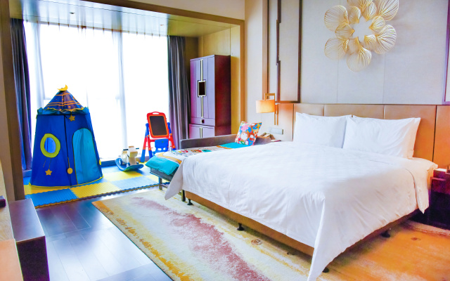 HUALUXE Xiamen Haicang Harbour View by IHG – Guest Rooms – Xiamen
