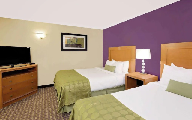Ramada Marquette