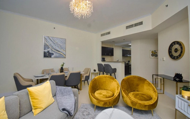 Experience Luxurious Sky High Marina Living