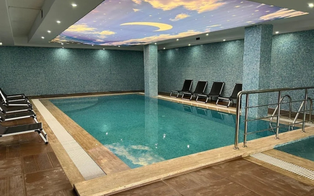 Heaven Hills Complex