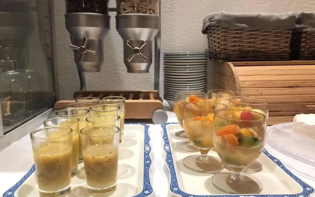 Brit Hotel Aux Sacres