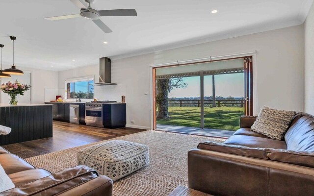 Your Luxury Escape - Paul's Farmhouse