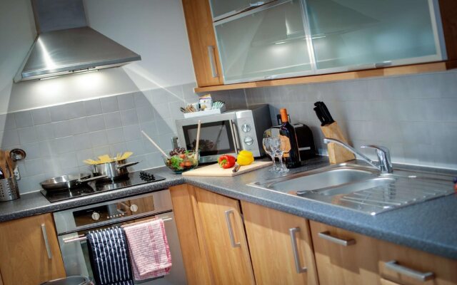 Base Serviced Apartments - Cumberland Apartments