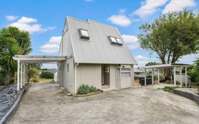 A Home away from Home - Netflix -Parking