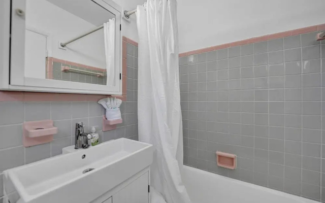 Waves on Desoto Deluxe Studio 4