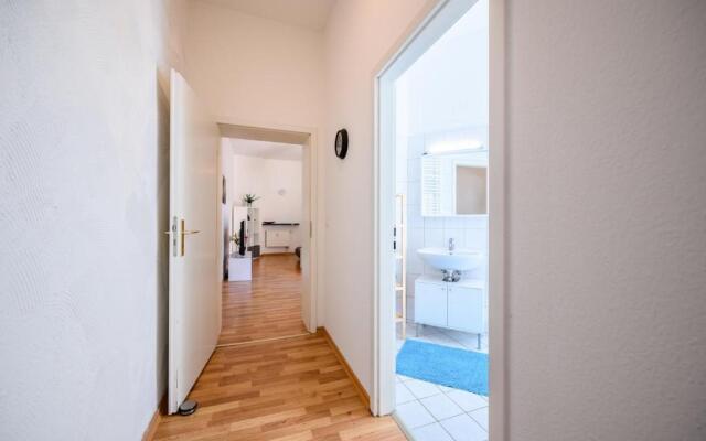 Helle Wohnung mit Balkon in grünen Innenhof - W-LAN, 4 Schlafplätze